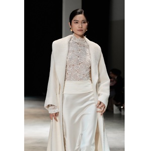 Nouveaux vêtements pour femmes, hauts élégants, chemisier ODM GISELLE TOP, écologique, 92% POLYESTER 8% RAYON, hauts d'hiver pour femmes en provenance du Vietnam - Product Image 1