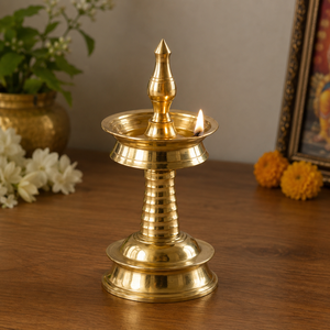 Lampe à huile traditionnelle en laiton Kuthu Vilakku, Diya indienne du Kerala pour la décoration des temples et des maisons, Diwali, fabricant en gros - Product Image 4