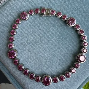 Bracelet tennis plaqué argent pour femme, serti de strass roses ronds, style classique, bijou en alliage, cadeau - Product Image 1