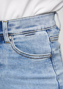 Shorts de Mezclilla Personalizados para Mujer, Cintura Alta, Corte Ajustado, Largo hasta la Rodilla, Elásticos, Casuales, de Verano, Moda OEM, Venta al Por Mayor - Product Image 4