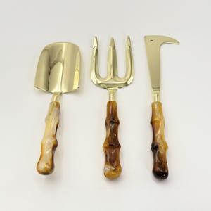 Ensemble d'outils de jardin robustes de 3 pièces avec lame en acier inoxydable de haute qualité avec finition plaquée or et manche en résine au prix le plus bas - Product Image 1
