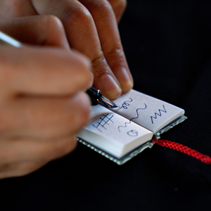 Livre miniature à sangle avec motifs de style japonais et papier japonais - Product Image 4