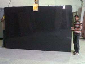 แผ่นหินแกรนิตสีดำหรูหราแบบ Absolute Black ขัดเงาอย่างดี สำหรับปูพื้นและผนังห้องครัวและห้องน้ำ - Product Image 4