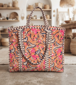 Sac fourre-tout vintage en tissu de coton matelassé floral Elite Craft Studio avec fermeture éclair, broderie réversible et empreinte de main peinte à la main - Product Image 5