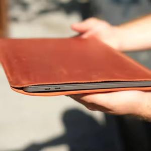 Funda y Estuche para Laptop de Cuero Genuino Resistente al Por Mayor, para Macbooks y Laptops, Estilo Ejecutivo/Moderno LS-0228 - Product Image 4