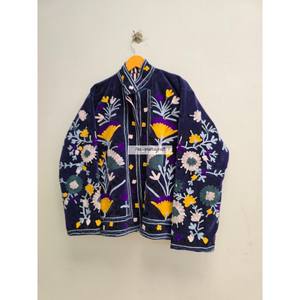 เสื้อแจ็คเก็ตกำมะหยี่อินเดียปักลายดอกไม้ พร้อมกระเป๋าข้างสองข้าง สไตล์โบฮีเมียนเก๋ไก๋ เสื้อแจ็คเก็ตผู้หญิง เสื้อคลุมโอเวอร์โค้ตแบบยูนิเซ็กส์ - Product Image 4