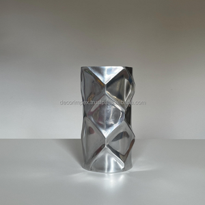 Vase à fleurs en aluminium coulé fait à la main côtés inégaux tapis fini avec miroir polonais pour la décoration intérieure Pot de mariage décoration de la maison - Product Image 1