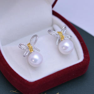 ต่างหูเงินแท้ S925 ประดับมุกน้ำจืดทรงเกือกม้า ดีไซน์หรูหรา ระดับไฮเอนด์ ของขวัญสุดพิเศษสำหรับผู้หญิง - Product Image 2