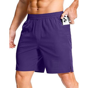 Pantalones cortos deportivos para hombre con carcasa transpirable, forro de compresión integrado, bolsillo con cierre para soporte, dobladillo dividido y ventilación lateral. - Product Image 1
