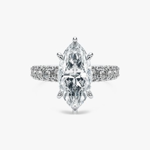 Anillo de Diamantes Marquise de 5.5CT Personalizado al por Mayor, Oro Amarillo con Piedras Laterales, Fabricante de Joyería Fina - Product Image 1