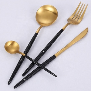 Cubiertos con mango de color negro Juego de 6 piezas Juego de cubiertos portátil Viene con alta demanda para el hogar Hotel y restaurantes - Product Image 3