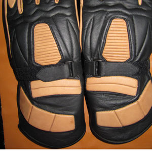 Guantes de motociclismo de cuero antideslizantes con protección rígida para los nudillos, guantes de motociclista unisex con protección completa para los dedos. - Product Image 5