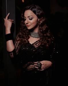 ساري نسائي فاخر للارتداء اليومي في الشتاء، مصنوع من قماش الجورجيت الحريري عالي الجودة مع تطريز متعدد الألوان وترتر - Product Image 5