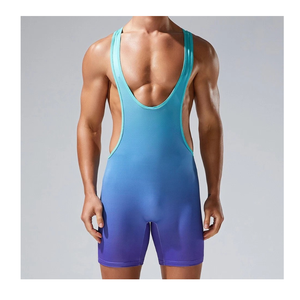 Camiseta Deportiva de Gimnasio para Hombre, con Cuello en V, Transpirable, de Spandex y Poliéster, con Diseño Hueco y Degradado de Color - Product Image 4