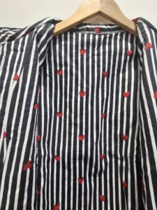 เสื้อแจ็คเก็ตกำมะหยี่พรีเมียมสำหรับผู้หญิง งานฝีมือประณีต ปักลายดอกไม้สไตล์พฤกษศาสตร์ กำมะหยี่สีพีช เสื้อโค้ทแฟชั่นโดดเด่น - Product Image 3