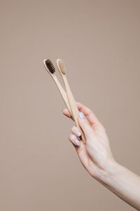 Brosse à dents naturelle avec poils doux au charbon de bois, manche en plastique, jetable, écologique, pour hôtel, maison et voyage - Product Image 1