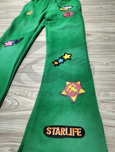 Pantalons vintage effet usé pour femmes, streetwear, avec patch brodé et impression DTG/DTF personnalisée - Product Image 4