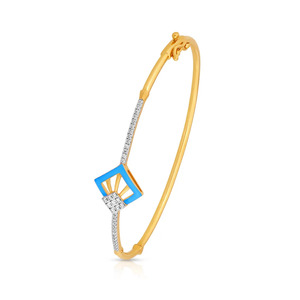 Bracelet en diamant à monture bleue avec géométrie ouverte en or jaune et design élégant de barre scintillante - Product Image 3