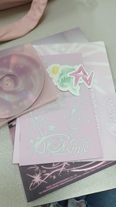 Red Velvet Cosmic 7ème mini-album version hôtel CD K-Pop avec photobook en papier et plastique - Product Image 2