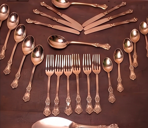 Ensemble de couverts vintage finition argentée, polissage miroir, compatibles lave-vaisselle, en métal, pour occasions de mariage - Product Image 1