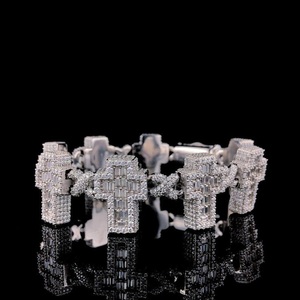 สร้อยข้อมือเงินแท้ 925 สไตล์ฮิปฮอป รูปทรงกากบาท ประดับด้วยมอยส์ซาไนต์ทรงบาแก็ตต์ ดีไซน์หรูหรา เหมาะเป็นของขวัญงานแต่งงานและงานปาร์ตี้สำหรับเธอ - Product Image 1