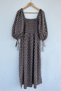 Robe longue en coton pur à manches 3/4, corsage froncé, motif floral marron, ourlet évasé, coupe confortable, style bohème, tenue d'été pour femmes, idéale pour les fêtes - Product Image 4