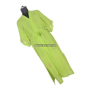 KL019 Kimono long vintage en soie mélangée pour femme, style sari, avec cordon de serrage réglable, séchage rapide, idéal pour l'hiver et l'automne - Product Image 1