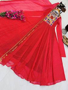 Nouvelle collection de créateurs pour Navratri : Ensemble robe de soirée longue, extensible et réversible, avec motif renard brodé, et ensemble pantalon et dupatta - Product Image 5