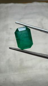 Vente en gros de pierres précieuses naturelles d'émeraude zambienne de 3,88 carats, taille octogonale, pierres brutes |   Émeraude verte de qualité supérieure pour bagues, pendentifs et articles de luxe - Product Image 2