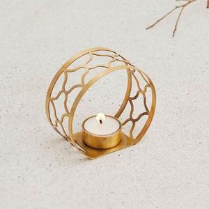 Porte-bougie en métal design, conçu pour compléter les intérieurs élégants et les thèmes de décoration intérieure coordonnés - Product Image 3