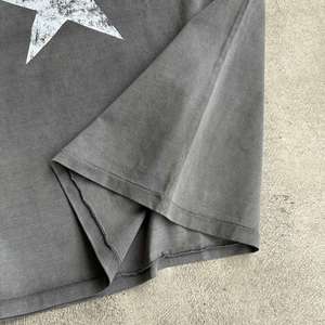 T-shirts vintage gris en coton imprimé streetwear personnalisé, coupe ample, épaules tombantes, effet délavé, 250 g/m², style délavé à l'acide - Product Image 4