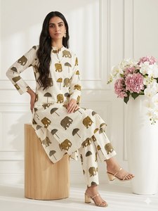 Conjunto de Dos Piezas para Mujer, Estampado de Algodón Premium, Kurta Larga Blanca con Botones y Pantalones, Ropa Tradicional Étnica para Fiestas - Product Image 2