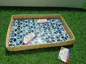 Ensemble de plateaux de service en rotin et nacre indiens faits à la main Regal Viraasat, design rond élégant pour un usage quotidien et l'affichage de cadeaux - Product Image 2