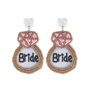 Boucles d'oreilles pendantes brodées à la main avec lettres, perles de rocaille et franges pour mariée, mariage et fête prénuptiale - Product Image 2