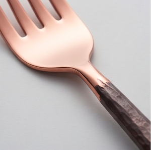 Juego de cubiertos de oro rosa mate, diseño minimalista, metal resistente al óxido, para bodas y uso en la cena. - Product Image 2