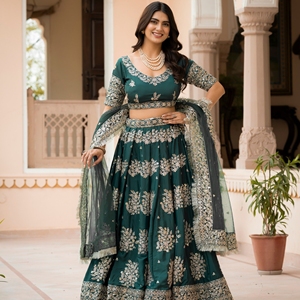 Lehenga Choli de Crepé Francés con Bordado de Lentejuelas Zari, de Secado Rápido, para Bodas y Fiestas, Atuendo Elegante de Diseñador - Product Image 4