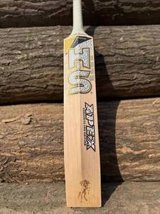 ไม้คริกเก็ต HS Apex Classic English Willow ลายไม้หยาบ ตัดเย็บด้วยมือ น้ำหนักเบา หนา 40 มม. สมดุลที่สมบูรณ์แบบ ให้พลังการตีที่ยอดเยี่ยม - Product Image 6