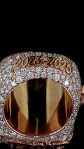 Anillo de Compromiso y Boda Unisex de Plata 925 con Diamantes VVS Estilo Hip Hop, Marca de Moda Europea y Americana, Venta al por Mayor - Product Image 3