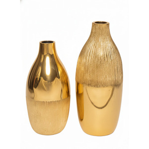 Ensemble de deux vases à fleurs dorés brillants, présentant des textures mixtes lisses et rainurées verticalement, pour les intérieurs modernes sophistiqués - Product Image 3