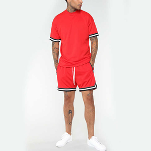 Conjunto de camisa y pantalones cortos rojos de manga corta para hombre, conjunto informal de dos piezas para verano, con ribete en contraste, cómodo para el día a día - Product Image 1