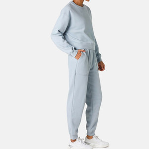 Ensemble de survêtement en molleton doux de qualité supérieure pour femmes, vêtements essentiels pour l'hiver, fabriqué au Pakistan, en vente - Product Image 6