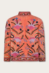 เสื้อแจ็คเก็ตกำมะหยี่ปักลายดอกไม้หลากสีแซลมอนแบบกลับด้านได้ คอลเลคชั่นฤดูใบไม้ร่วงจาก RAJASTHANI TEXTILE สไตล์วาร์ซิตี้ โบโฮ - Product Image 3