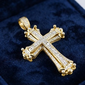 Pendentif croix en or massif 18 carats pour homme avec moissanite taille brillant rond, bijou pour usage quotidien - Product Image 5