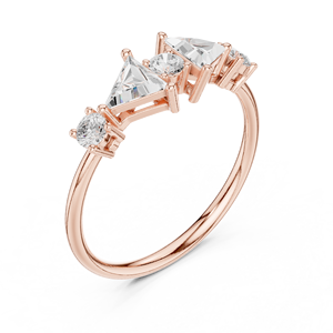 Anillo de Oro Rosa con Tres Diamantes Cultivados en Laboratorio de Diferentes Formas para Mujer |   Anillo de Compromiso o Promesa con Diseño Triangular y Redondo de Princesa - Product Image 1