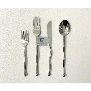 Juego de Cubiertos de Acero Inoxidable de Alta Calidad, Juego de Tenedores, Cuchillos y Cucharas para la Mesa, Cubertería Plateada con Acabado Espejo - Product Image 1