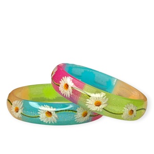 Prix de gros, Meilleures ventes : Ensemble de bracelets tendance en acrylique massif, motif floral multicolore, légers et élégants - Product Image 1