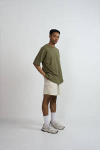 Camiseta Oversize de Algodón Tejido Premium Thumb, 200-220 GSM, 100% Algodón Peinado, Transpirable, Estilo Urbano, Corte Holgado, Liso - Product Image 4