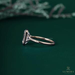 Anillo de Compromiso con Esmeralda Certificada por IGI y Diamante Solitario con Engaste de Bisel en Oro Amarillo, Joyería Clásica de Diamantes para Mujer - Product Image 6