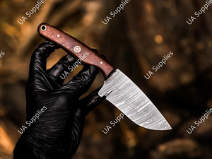 มีดสกินเนอร์เหล็กดามัสกัสคมกริบ ขนาด 8 นิ้ว ปลายแหลม สำหรับพกพา EDC ใช้ในยุทธวิธีและเอาตัวรอด ด้ามไม้พะยูง มีรูสำหรับสายคล้อง ขายดี - Product Image 2