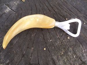 Ouvre-bouteille en corne de buffle, artisanal, avec poignée en corne naturelle, outil d'ouverture de bouteilles pour hôtels et services de restauration - Product Image 1